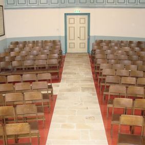 Natuursteen vloer kerk 1